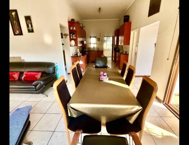 3 BEDROOM TOWNHOUSE FOR SALE IN OAKDENE